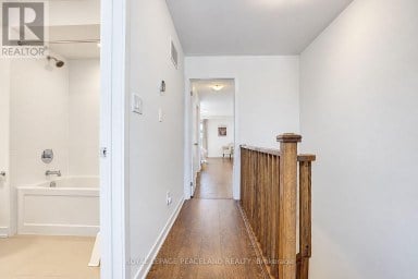 127 GREEN GARDENS BOULEVARD Toronto (Englemount-Lawrence) Ontario photo 33