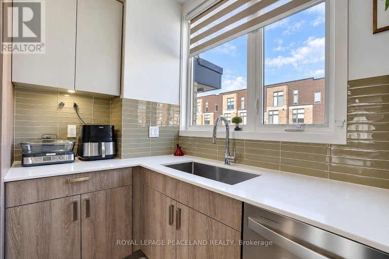 127 GREEN GARDENS BOULEVARD, Toronto (Englemount-Lawrence), Ontario, M6A0E2