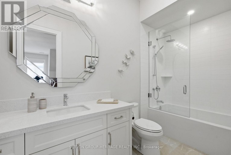 18 DEXSHIRE DRIVE, Ajax (Northeast Ajax), Ontario, L1Z0T8