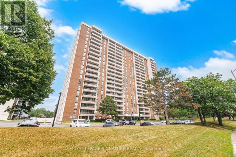 303 - 4 KINGS CROSS ROAD, Brampton (Queen Street Corridor), Ontario, L6T3X8