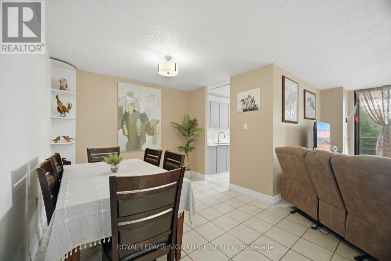 303 - 4 KINGS CROSS ROAD, Brampton (Queen Street Corridor), Ontario, L6T3X8