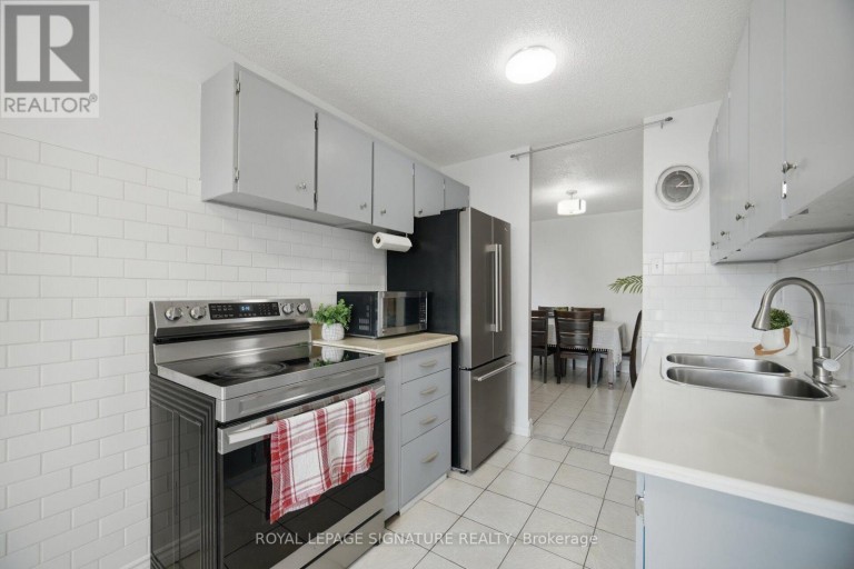 303 - 4 KINGS CROSS ROAD, Brampton (Queen Street Corridor), Ontario, L6T3X8