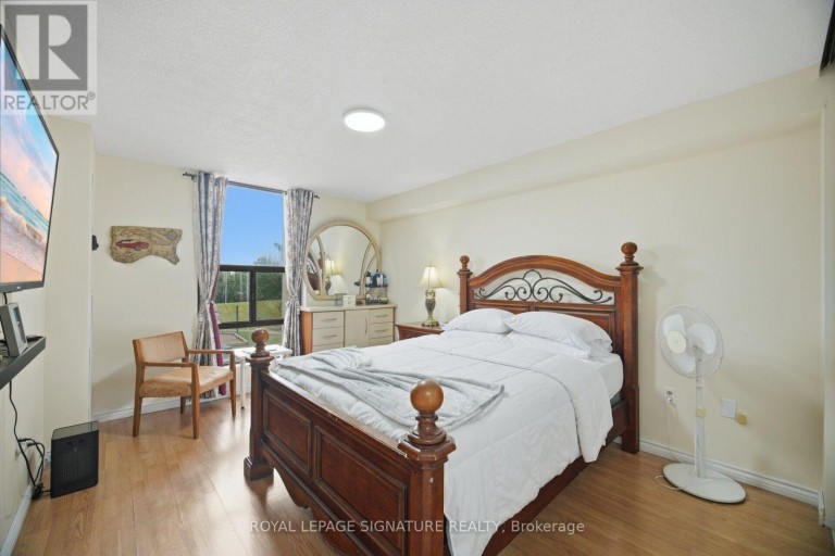 303 - 4 KINGS CROSS ROAD, Brampton (Queen Street Corridor), Ontario, L6T3X8