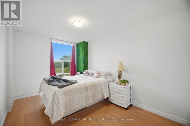 303 - 4 KINGS CROSS ROAD, Brampton (Queen Street Corridor), Ontario, L6T3X8