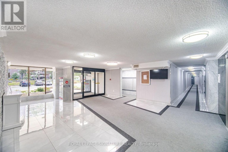 303 - 4 KINGS CROSS ROAD, Brampton (Queen Street Corridor), Ontario, L6T3X8