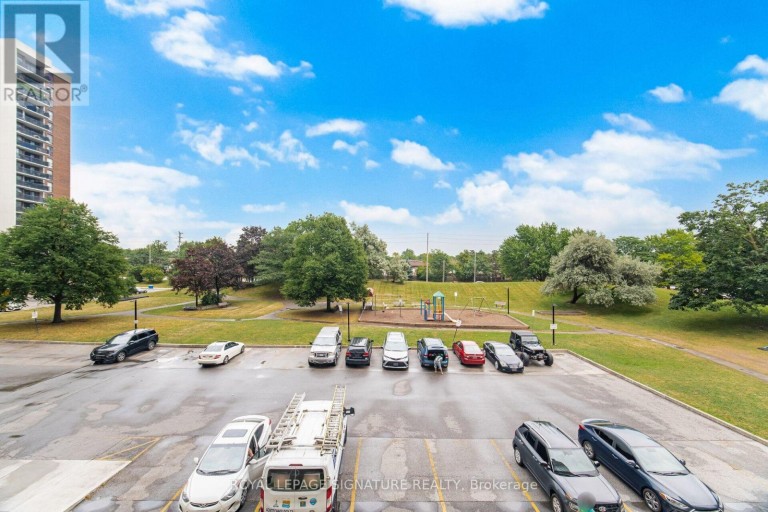 303 - 4 KINGS CROSS ROAD, Brampton (Queen Street Corridor), Ontario, L6T3X8