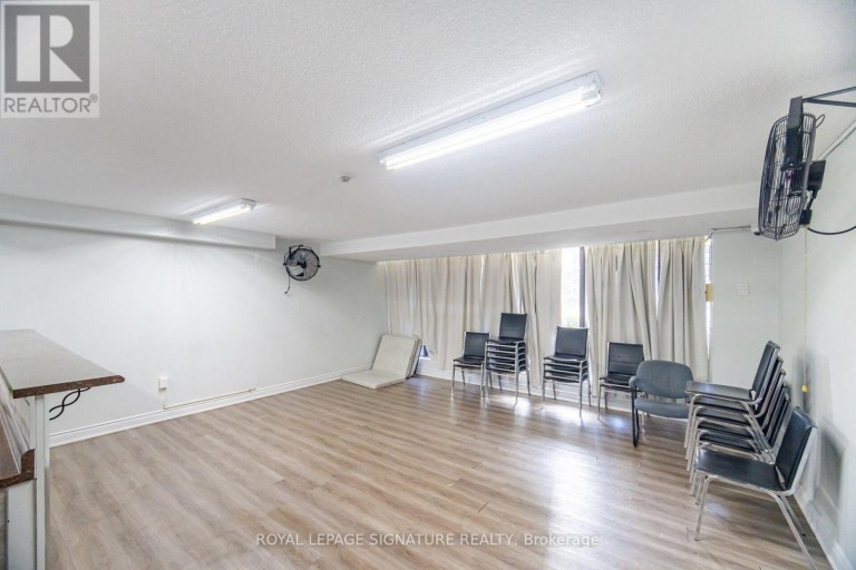 303 - 4 KINGS CROSS ROAD, Brampton (Queen Street Corridor), Ontario, L6T3X8