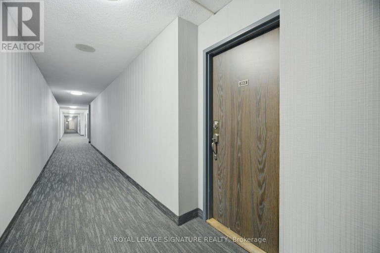 303 - 4 KINGS CROSS ROAD, Brampton (Queen Street Corridor), Ontario, L6T3X8