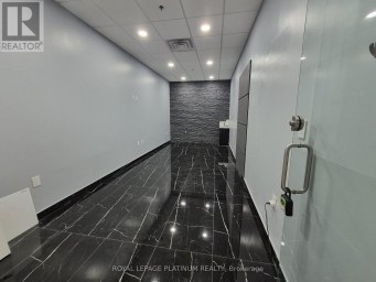 1C29 - 7215 GOREWAY DRIVE Mississauga (Malton) Ontario photo 4