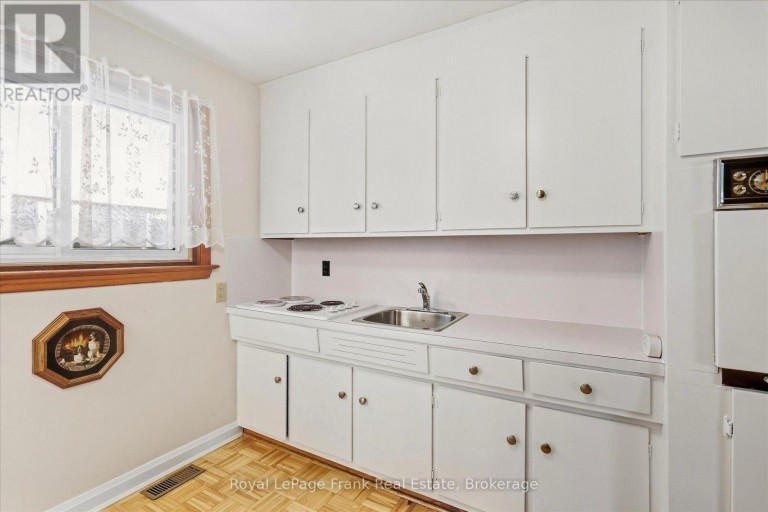 230 EUCLID AVENUE, Peterborough (Ashburnham Ward 4), Ontario, K9H1M4