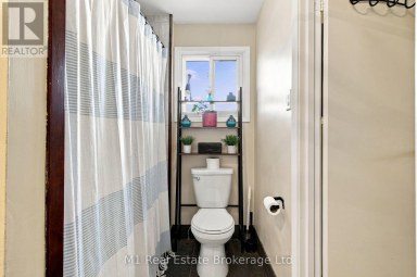 166 NATCHEZ ROAD Kitchener Ontario photo 23
