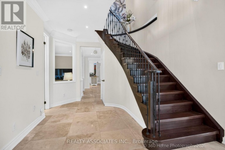 128 COALBROOK COURT, Vaughan (East Woodbridge), Ontario, L4L9B6
