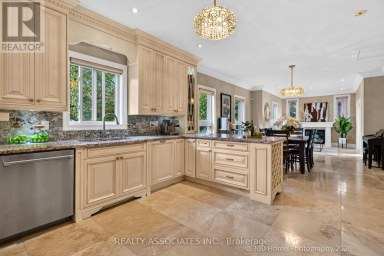 128 COALBROOK COURT Vaughan (East Woodbridge) Ontario photo 2