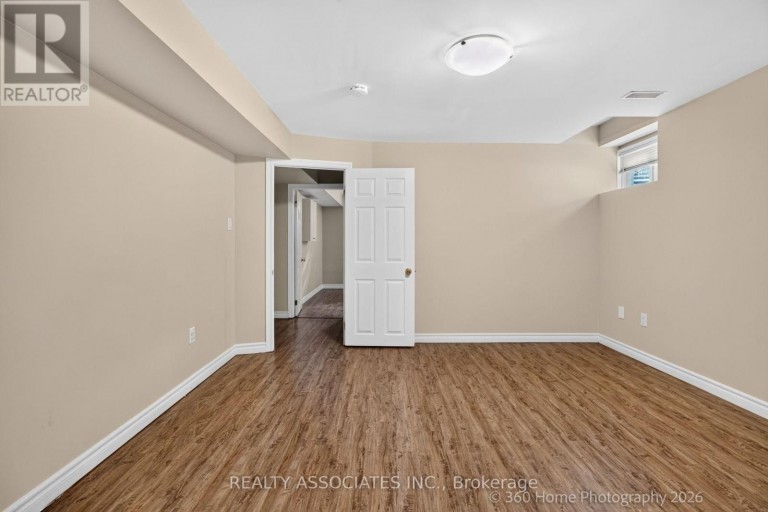 128 COALBROOK COURT, Vaughan (East Woodbridge), Ontario, L4L9B6