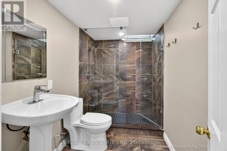 128 COALBROOK COURT, Vaughan (East Woodbridge), Ontario, L4L9B6