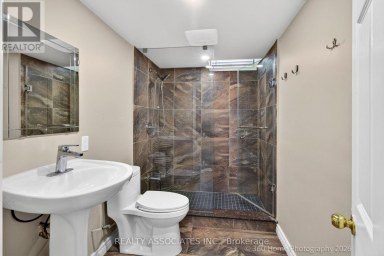 128 COALBROOK COURT Vaughan (East Woodbridge) Ontario photo 26