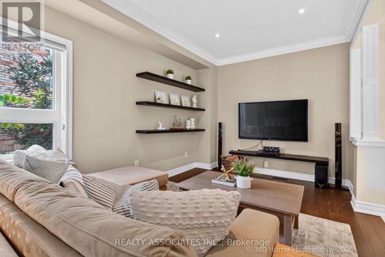 128 COALBROOK COURT, Vaughan (East Woodbridge), Ontario, L4L9B6