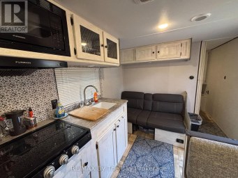 242 - 85 THEME PARK DRIVE Wasaga Beach Ontario photo 10