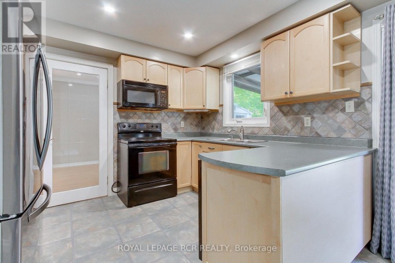 43 CROWN CRESCENT, Bradford West Gwillimbury (Bradford), Ontario, L3Z2M4