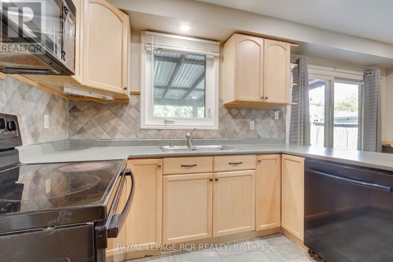 43 CROWN CRESCENT, Bradford West Gwillimbury (Bradford), Ontario, L3Z2M4