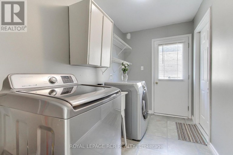 43 CROWN CRESCENT, Bradford West Gwillimbury (Bradford), Ontario, L3Z2M4