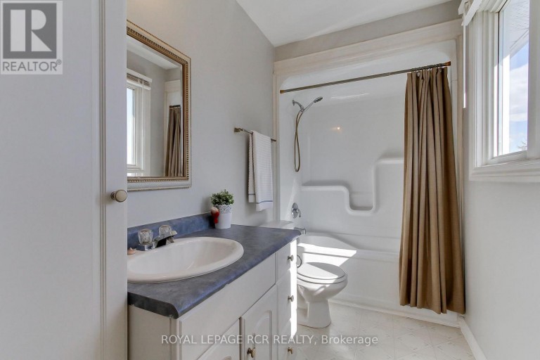 43 CROWN CRESCENT, Bradford West Gwillimbury (Bradford), Ontario, L3Z2M4