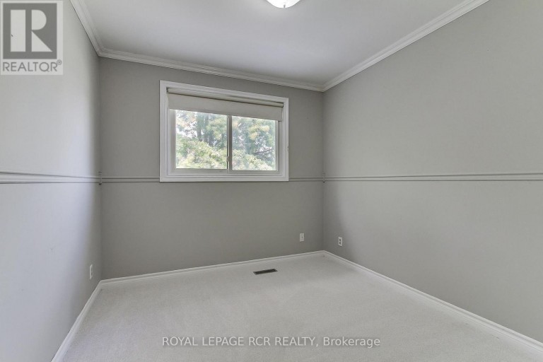 43 CROWN CRESCENT, Bradford West Gwillimbury (Bradford), Ontario, L3Z2M4