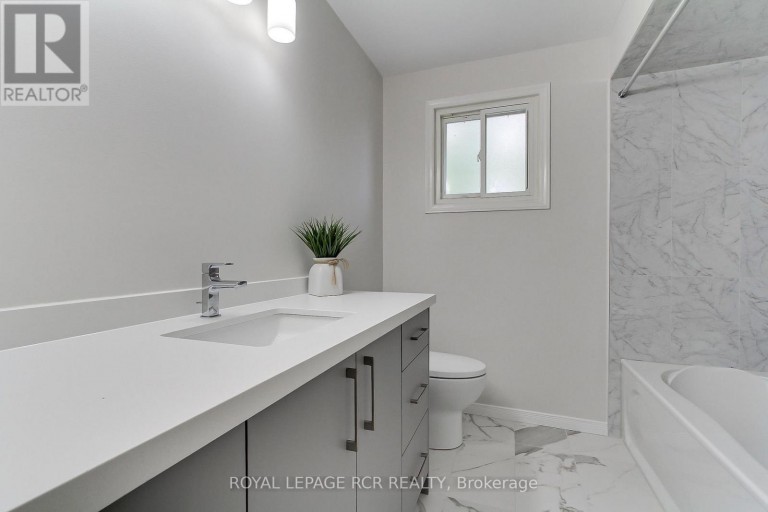43 CROWN CRESCENT, Bradford West Gwillimbury (Bradford), Ontario, L3Z2M4
