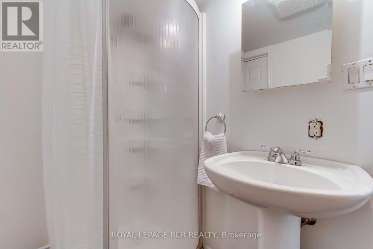 43 CROWN CRESCENT, Bradford West Gwillimbury (Bradford), Ontario, L3Z2M4