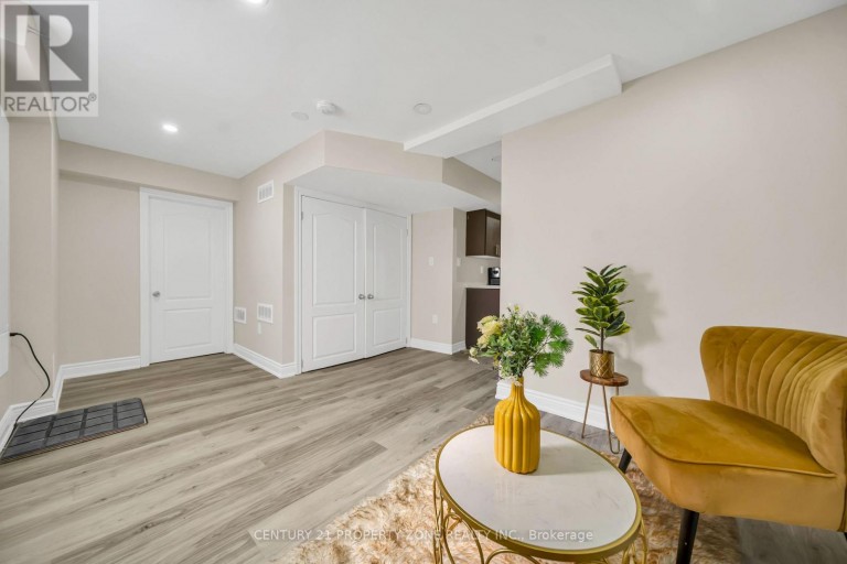 5 SENWOOD STREET, Brampton (Fletcher's Meadow), Ontario, L7A3S6