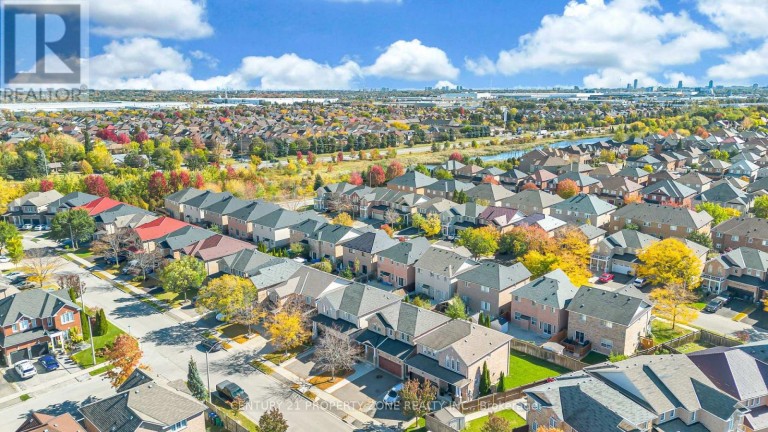5 SENWOOD STREET, Brampton (Fletcher's Meadow), Ontario, L7A3S6
