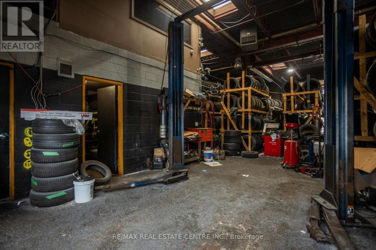 1000 WESTON ROAD, Toronto (Mount Dennis), Ontario, M6N3S1
