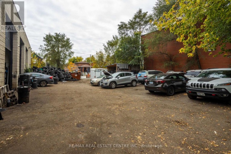 1000 WESTON ROAD, Toronto (Mount Dennis), Ontario, M6N3S1
