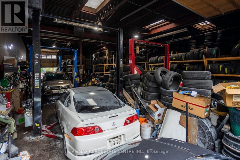 1000 WESTON ROAD, Toronto (Mount Dennis), Ontario, M6N3S1