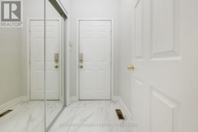 25 VAN HOOF CRESCENT, Brampton (Vales of Castlemore), Ontario, L6P1S7