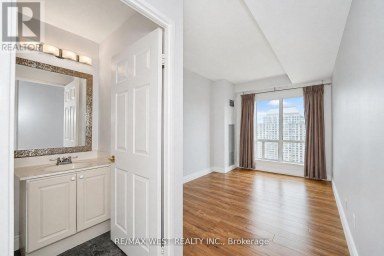 PH103 - 8 LEE CENTRE DRIVE Toronto (Woburn) Ontario photo 5