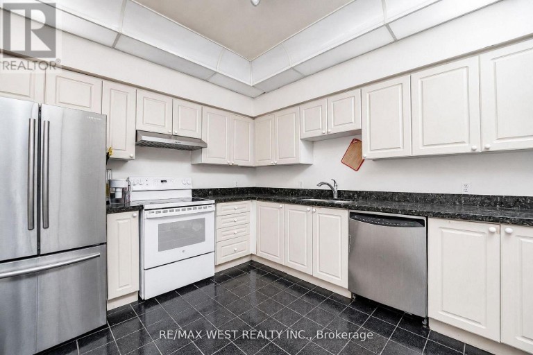 PH103 - 8 LEE CENTRE DRIVE, Toronto (Woburn), Ontario, M1H3H8