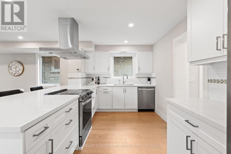 3517 ST CLAIR AVENUE E, Toronto (Clairlea-Birchmount), Ontario, M1K1L4