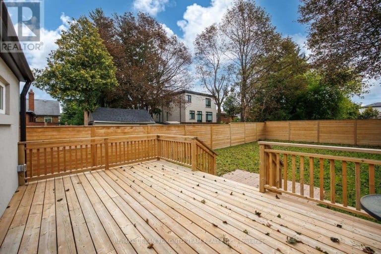 3517 ST CLAIR AVENUE E, Toronto (Clairlea-Birchmount), Ontario, M1K1L4