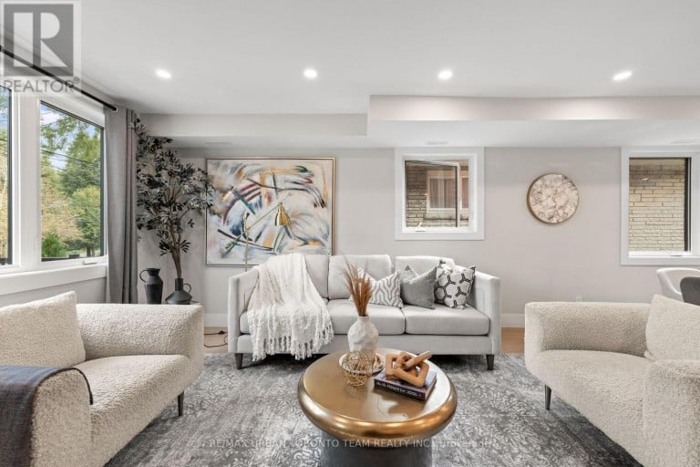 3517 ST CLAIR AVENUE E, Toronto (Clairlea-Birchmount), Ontario, M1K1L4