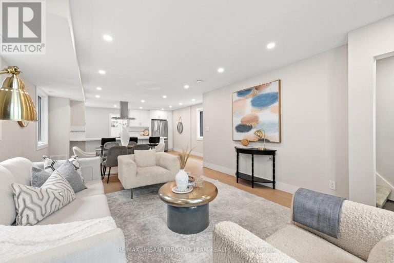 3517 ST CLAIR AVENUE E, Toronto (Clairlea-Birchmount), Ontario, M1K1L4