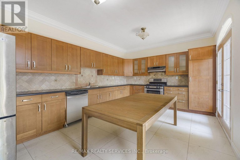 135 SPRUCE AVENUE, Richmond Hill (South Richvale), Ontario, L4C6V9