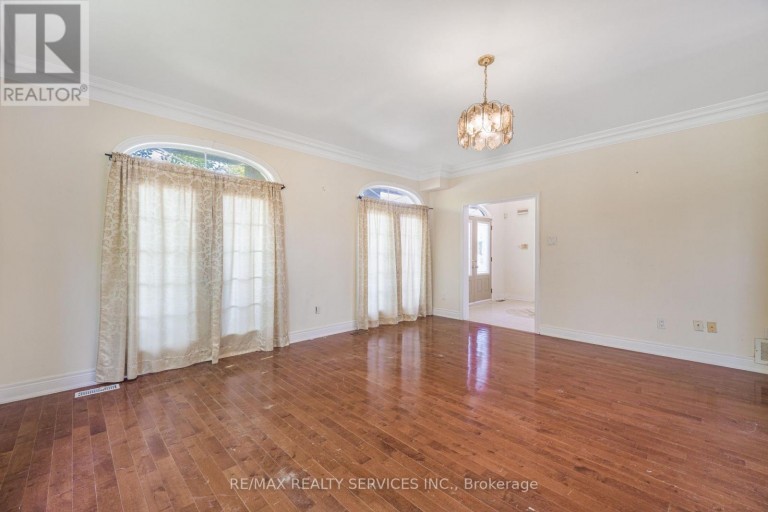 135 SPRUCE AVENUE, Richmond Hill (South Richvale), Ontario, L4C6V9