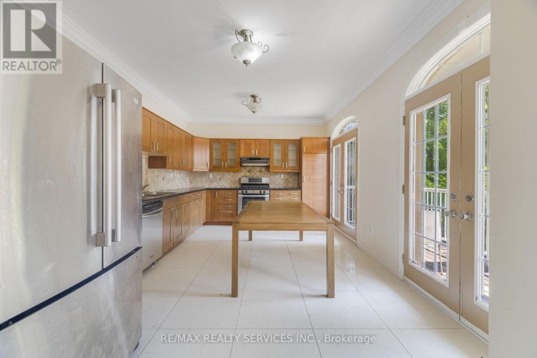 135 SPRUCE AVENUE, Richmond Hill (South Richvale), Ontario, L4C6V9