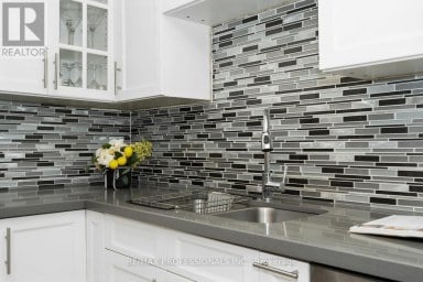 339 - 2 VALHALLA INN ROAD Toronto (Islington-City Centre West) Ontario photo 12
