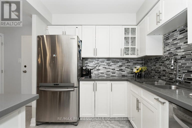 339 - 2 VALHALLA INN ROAD, Toronto (Islington-City Centre West), Ontario, M9B6C3