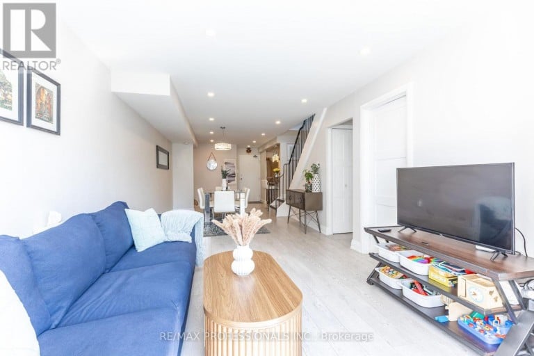 339 - 2 VALHALLA INN ROAD, Toronto (Islington-City Centre West), Ontario, M9B6C3