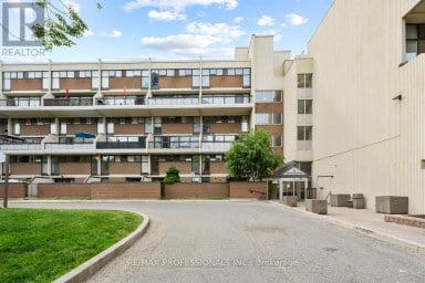 339 - 2 VALHALLA INN ROAD Toronto (Islington-City Centre West) Ontario photo 3