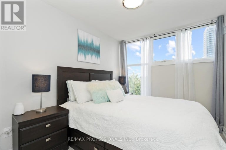 339 - 2 VALHALLA INN ROAD, Toronto (Islington-City Centre West), Ontario, M9B6C3
