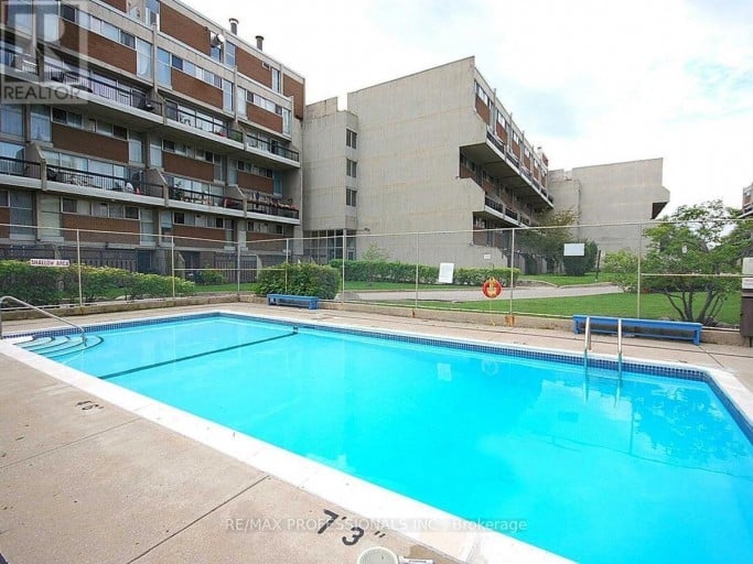 339 - 2 VALHALLA INN ROAD, Toronto (Islington-City Centre West), Ontario, M9B6C3